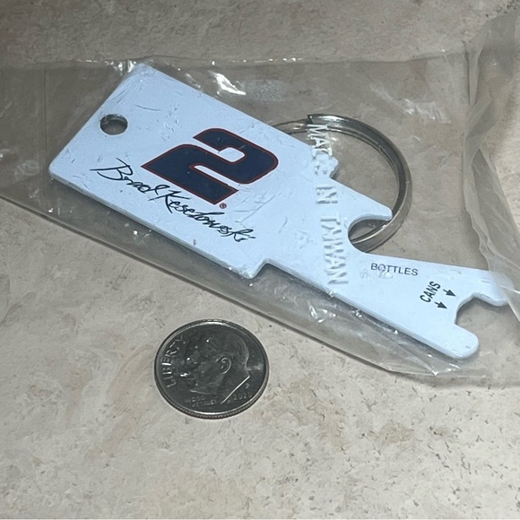 Miller Lite Beer Brad Keselowski #2 Nascar Bottle Can Opener Keychain New - Picture 2 of 2